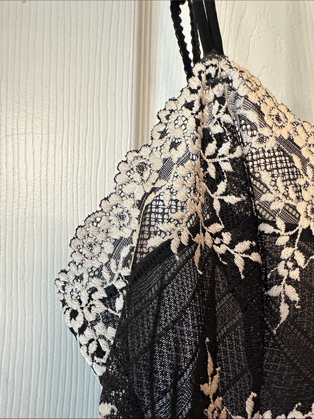 Wacoal Black and Ivory Lace Chemise like new - Picture 3 of 5